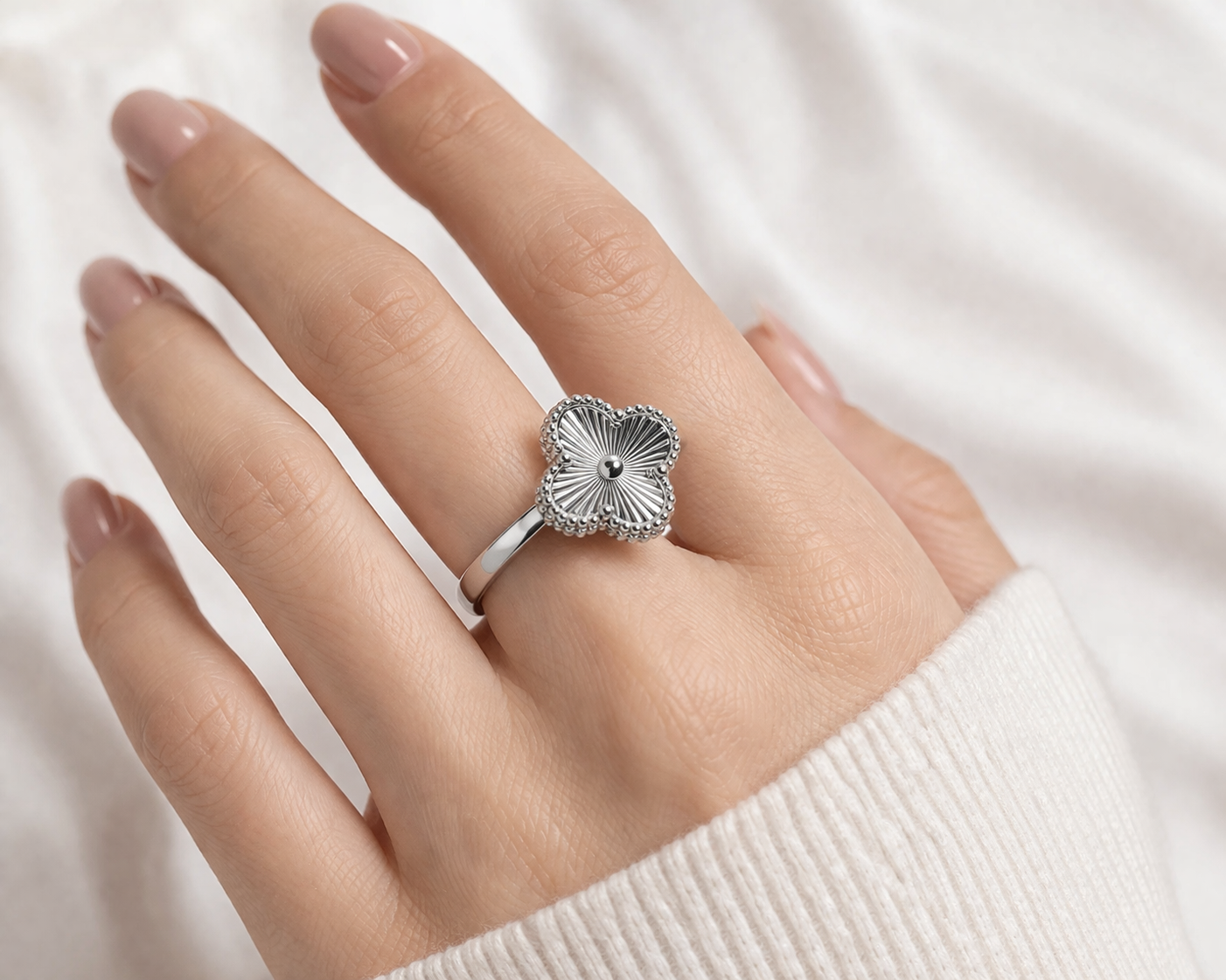 Lumière Clover Ring
