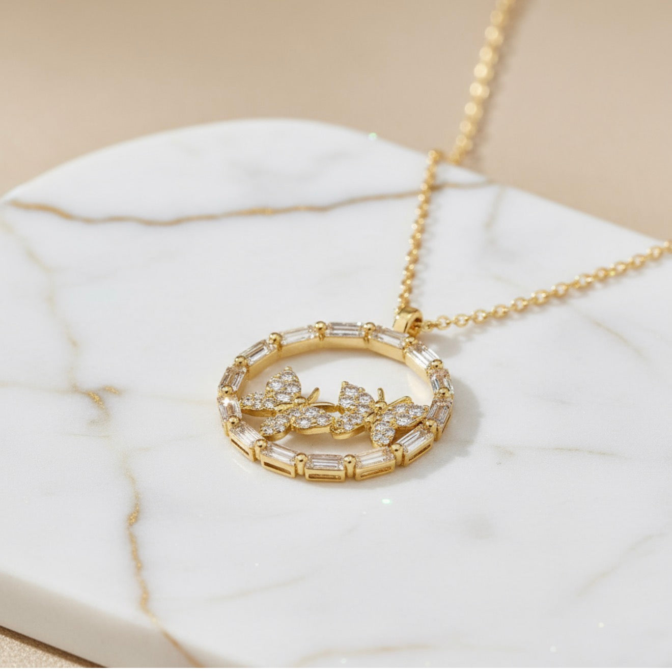 Aurélia Pavé Halo Necklace