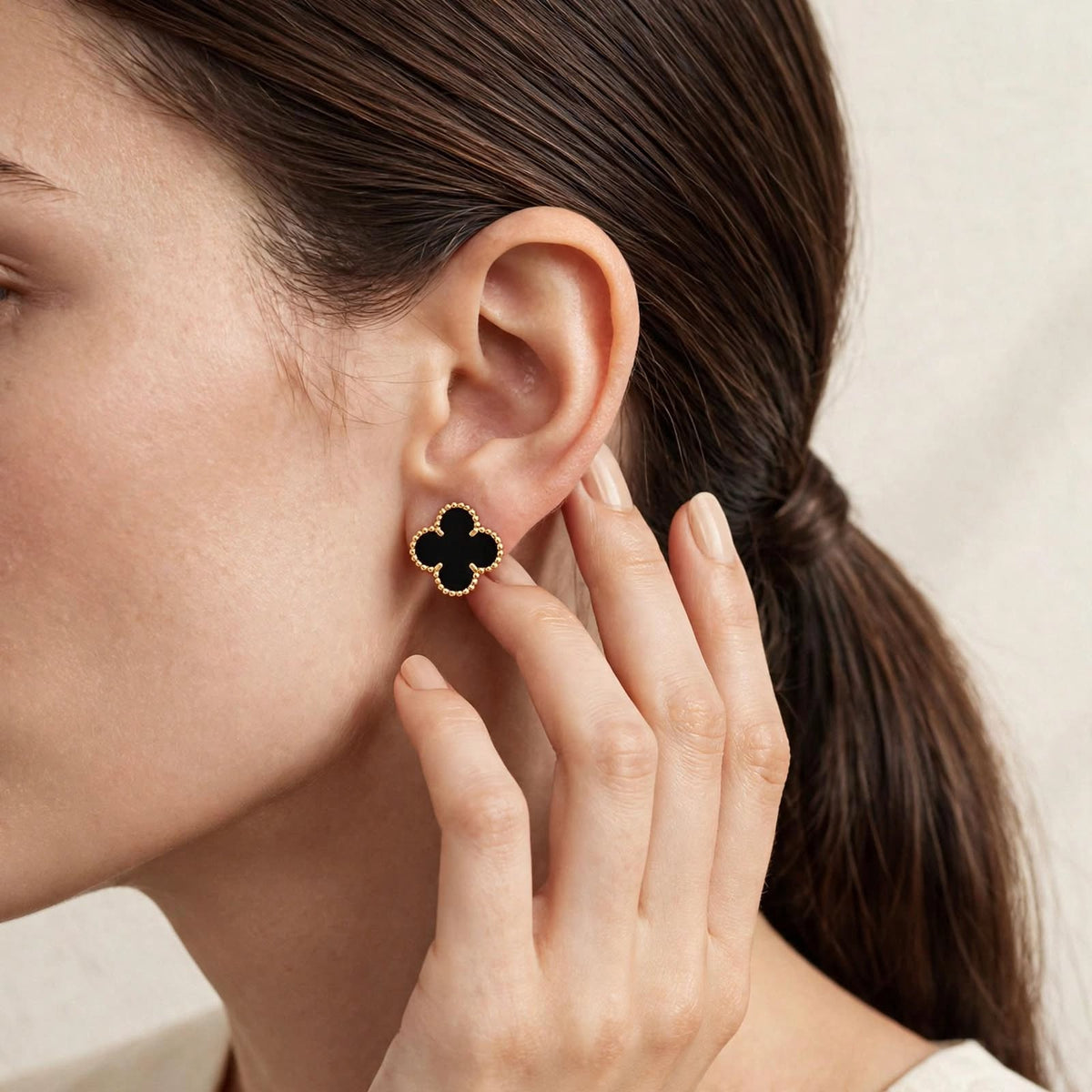 Luxe Clover Signature Earrings – Black Pearl