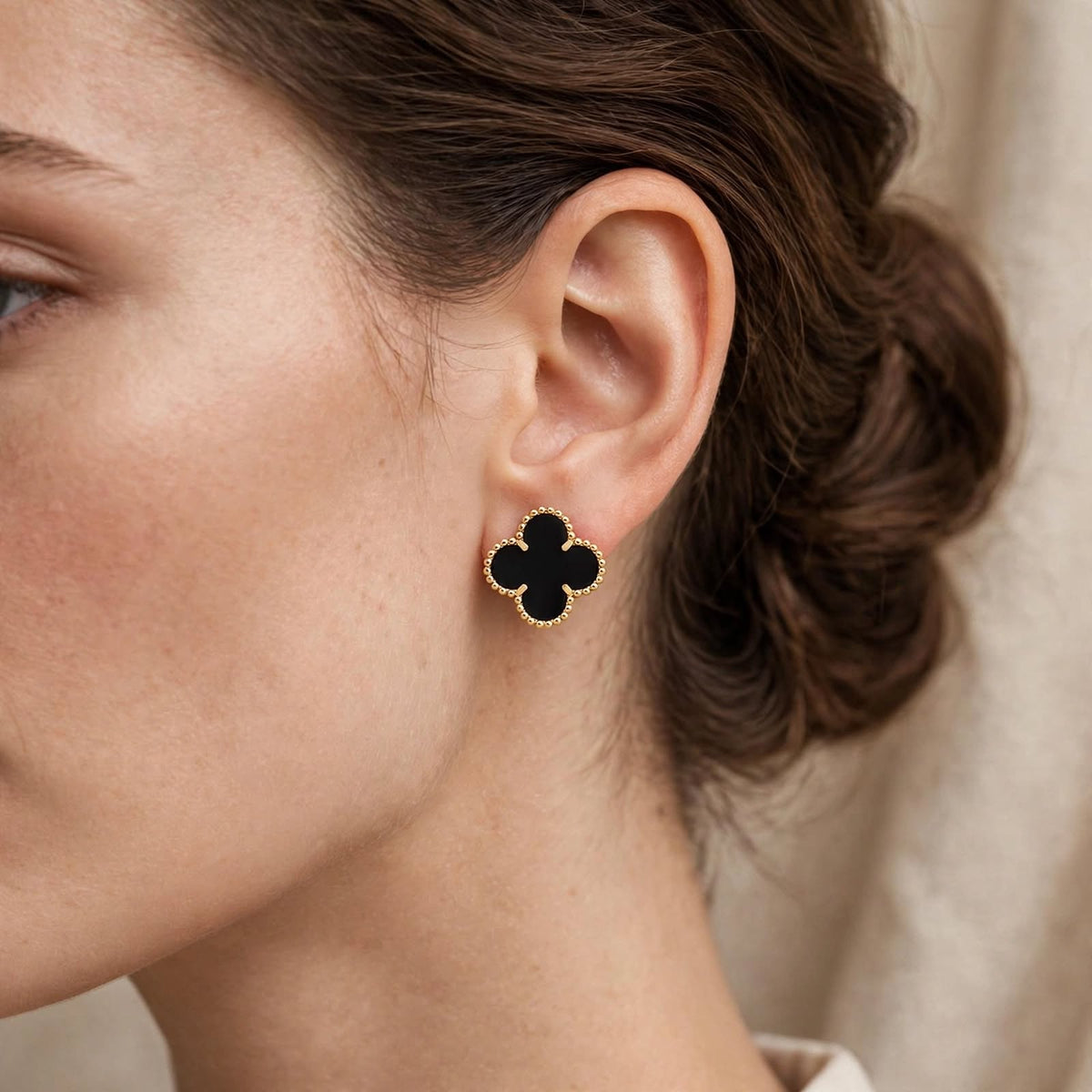 Luxe Clover Signature Earrings – Black Pearl