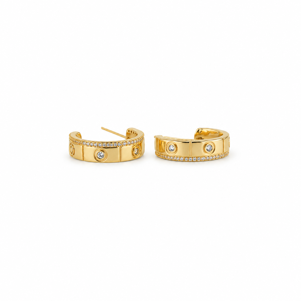 The Éclat Gold Curved Stud Earrings