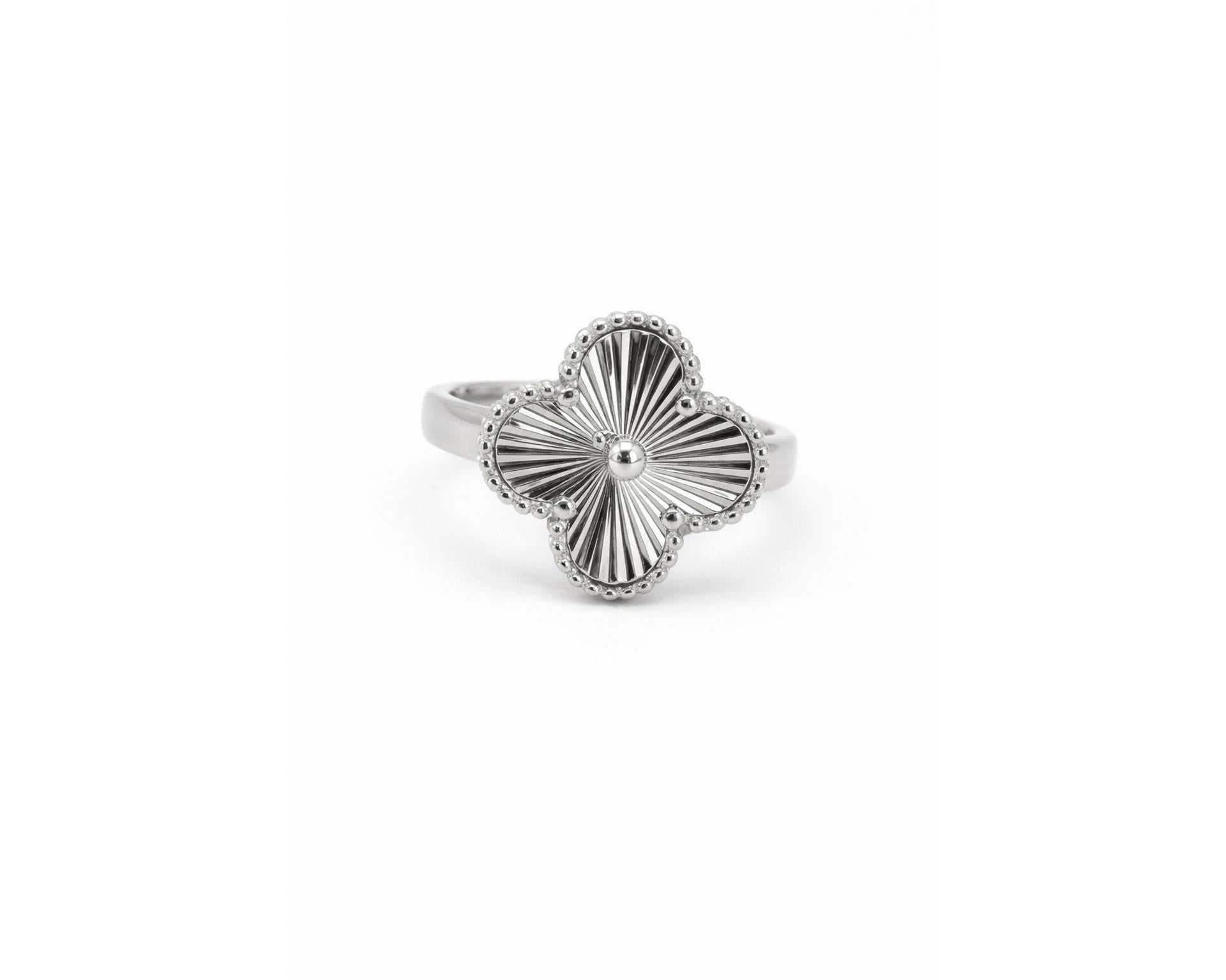 Lumière Clover Ring