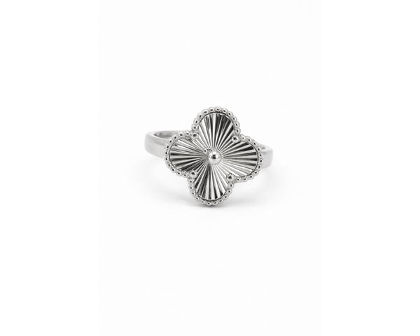 Lumière Clover Ring