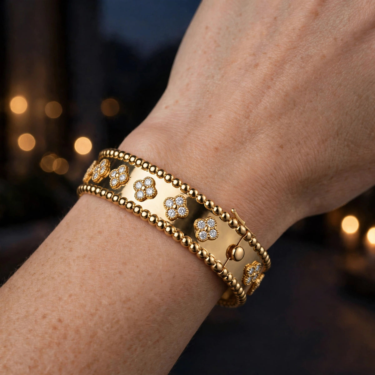 Celeste Clover Bangle – Gold