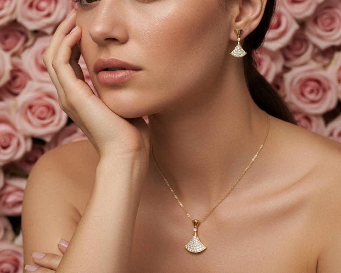 Elegant Fan Pendant Necklace with Crystals