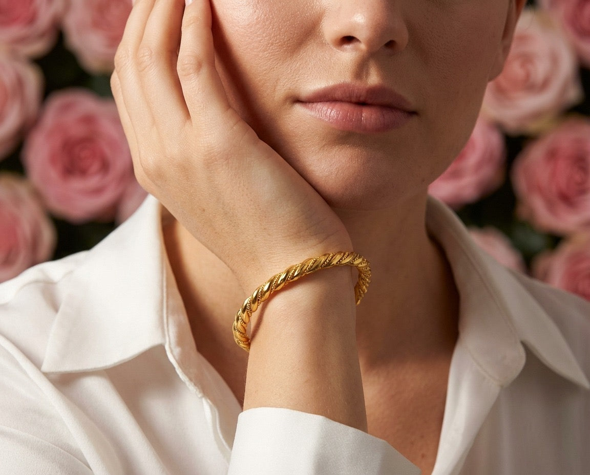 Aria Twist Gold Bangle