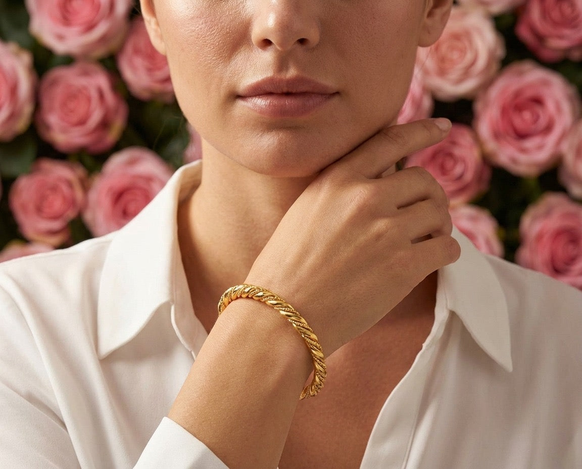 Aria Twist Gold Bangle