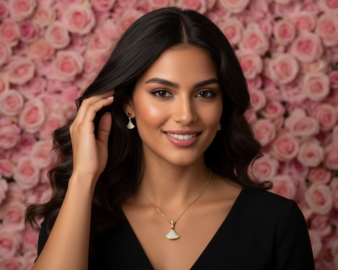 Elegant Fan Pendant Necklace with Crystals