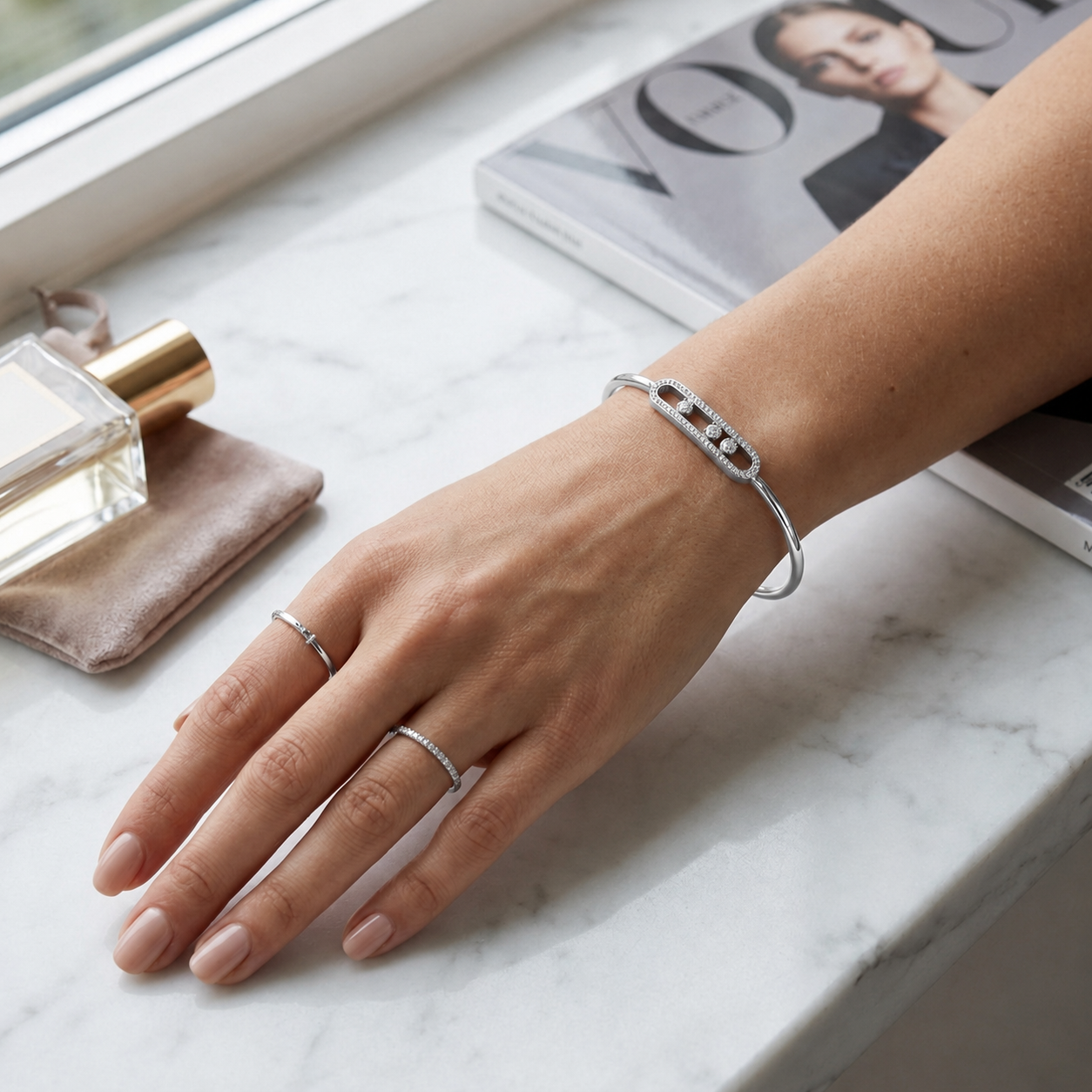 The Masterpiece Motion Bangle – Silver