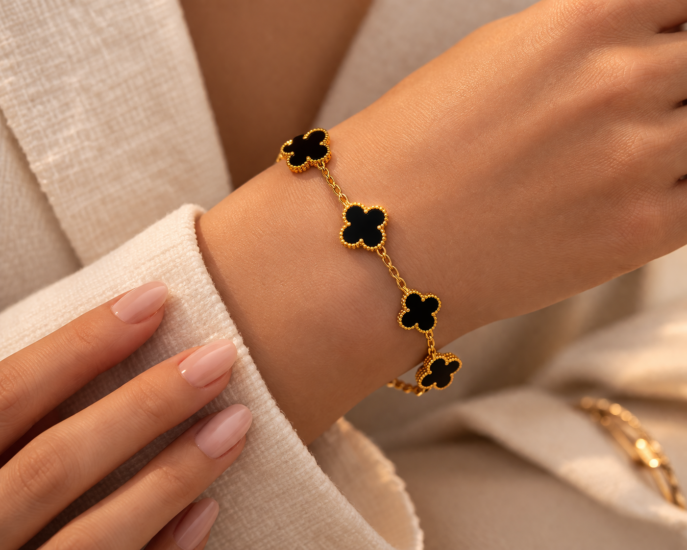 Noir Clover Bracelet