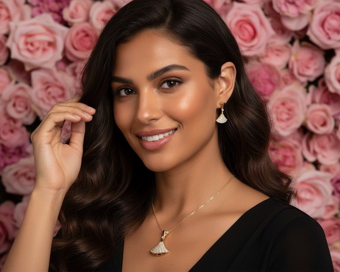 Elegant Fan Pendant Necklace with Crystals