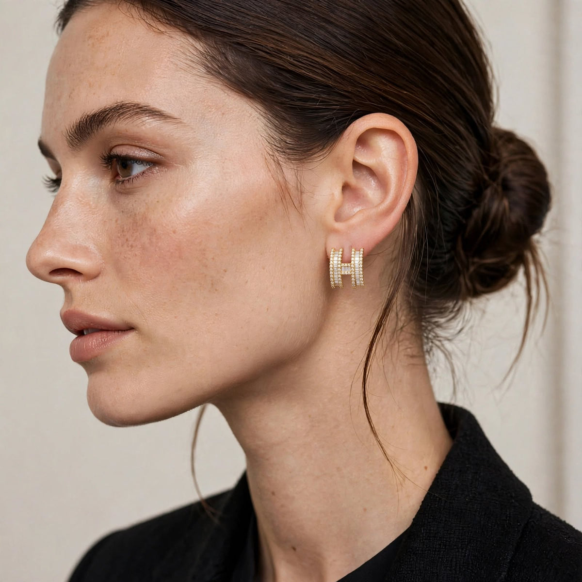 Éclat H Stud Earrings