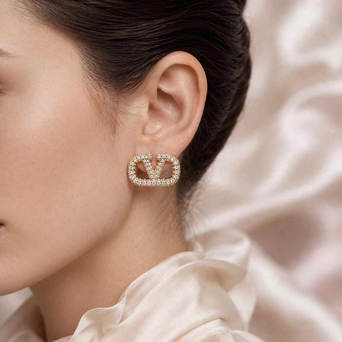 Signature V Pavé Stud Earrings