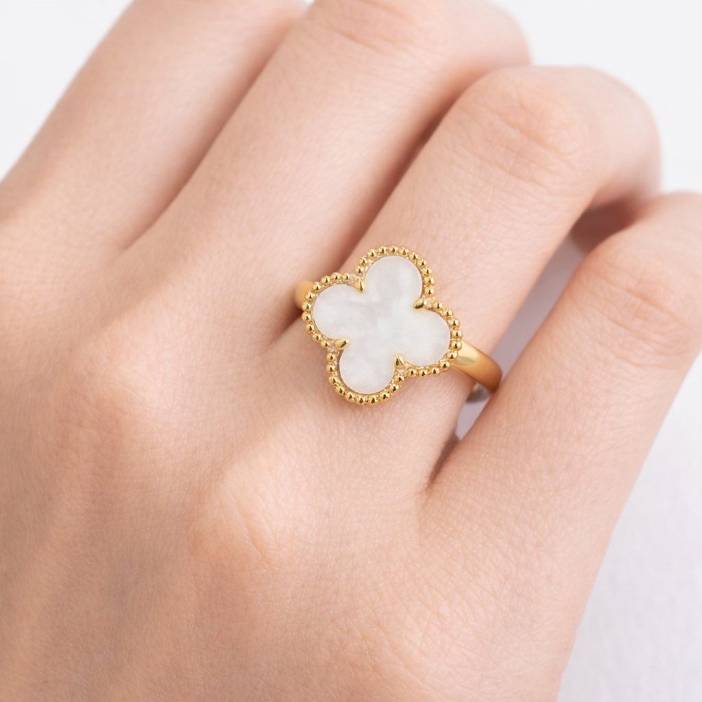 Clover Ring – White