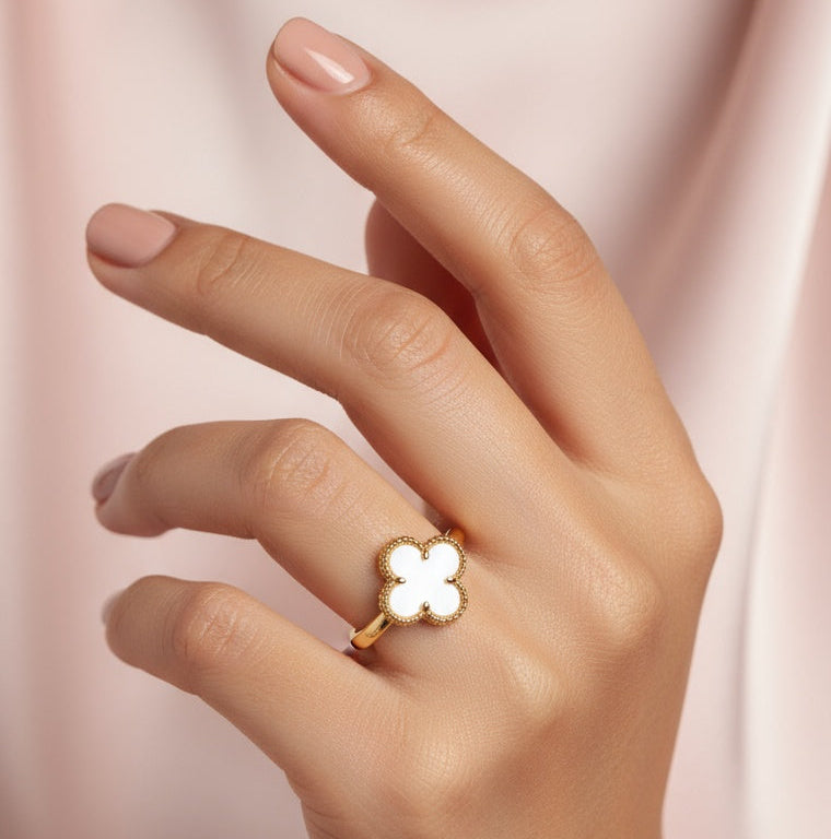 Clover Ring – White