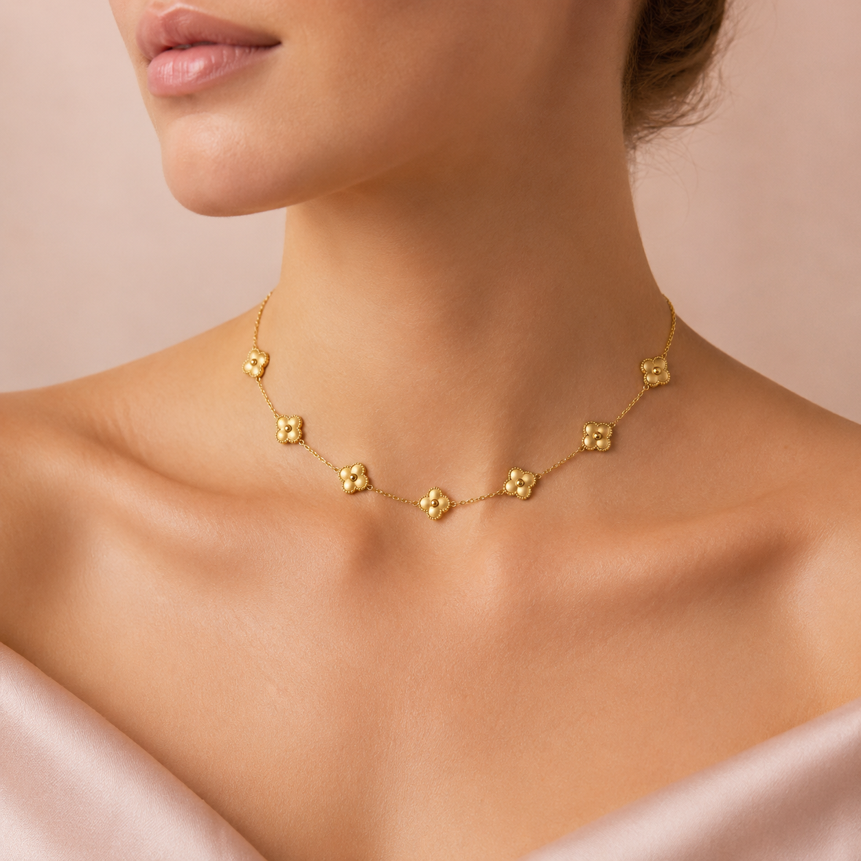Lumière Clover Choker
