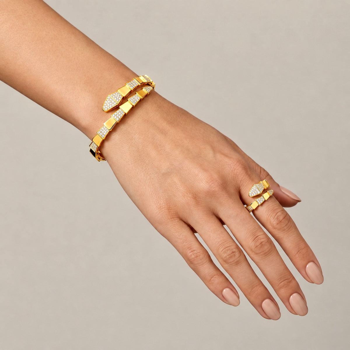 Éclat Zircon Hand Bracelet and ring
