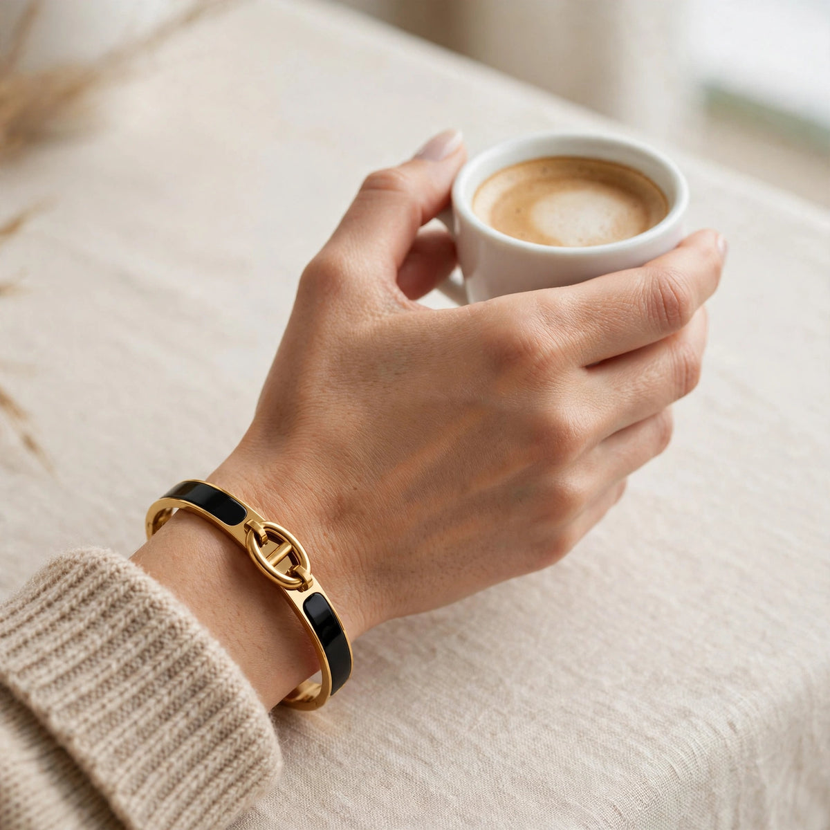 Élise Gold & Black Enamel Bangle