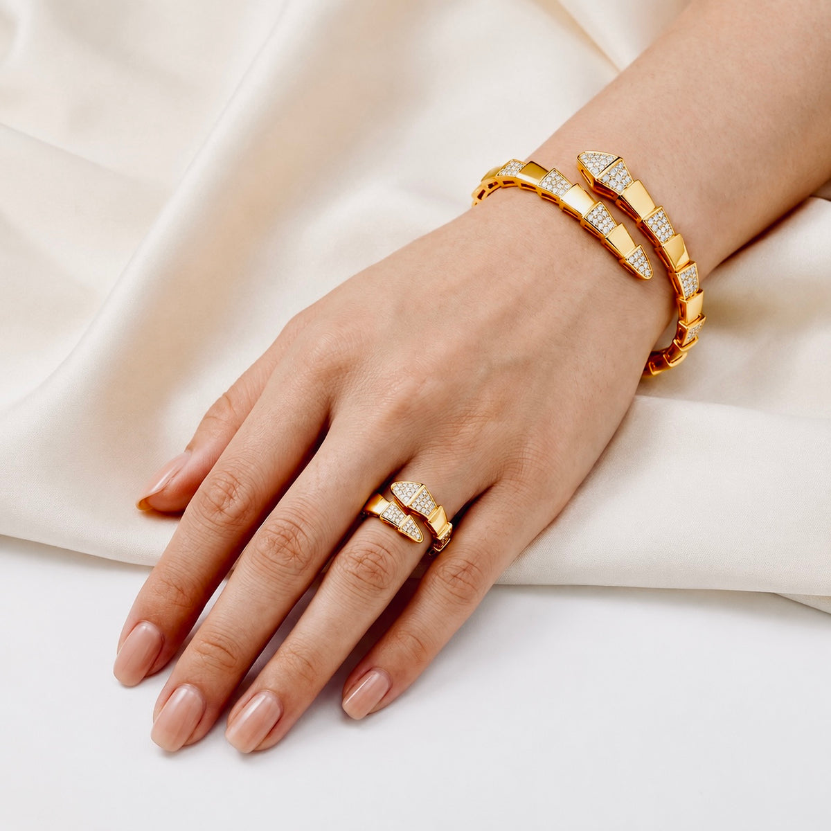 Éclat Zircon Hand Bracelet and ring