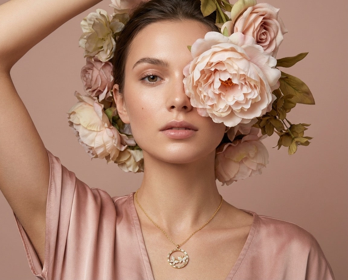 Aurélia Pavé Halo Necklace