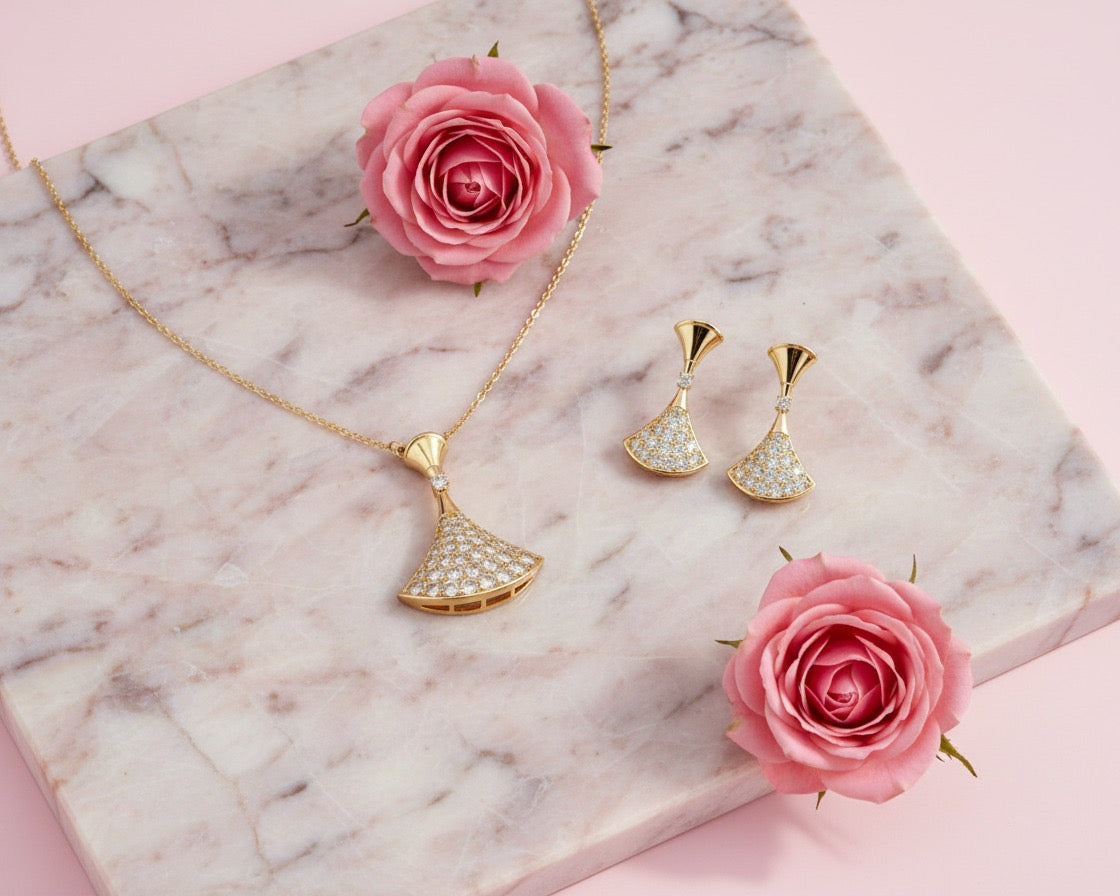 Elegant Fan Pendant Necklace with Crystals