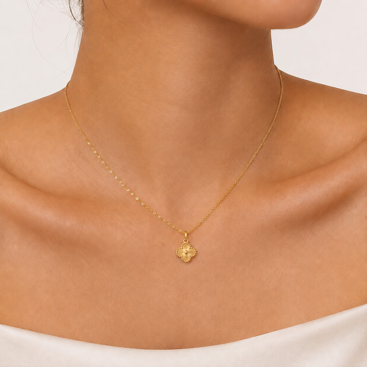 Mini Fleur Pendant Necklace