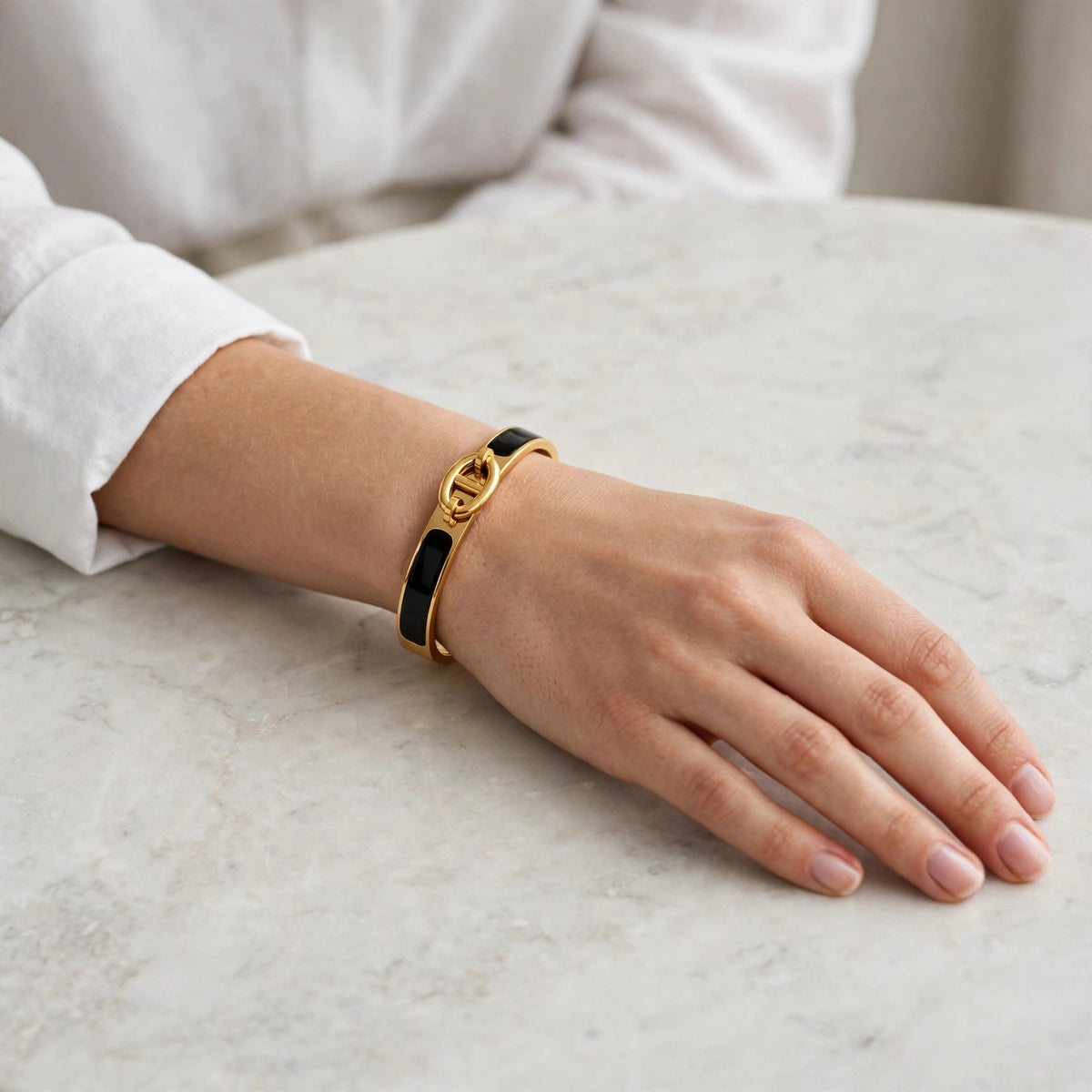 Élise Gold & Black Enamel Bangle