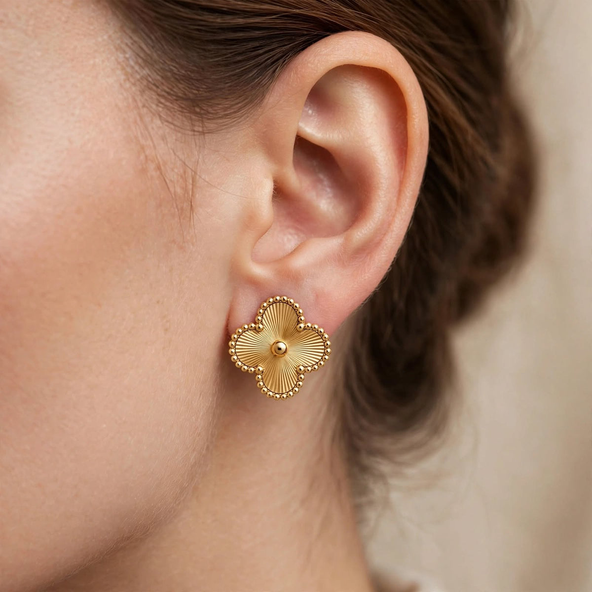 Luxe Clover Earrings – Gold Radiance