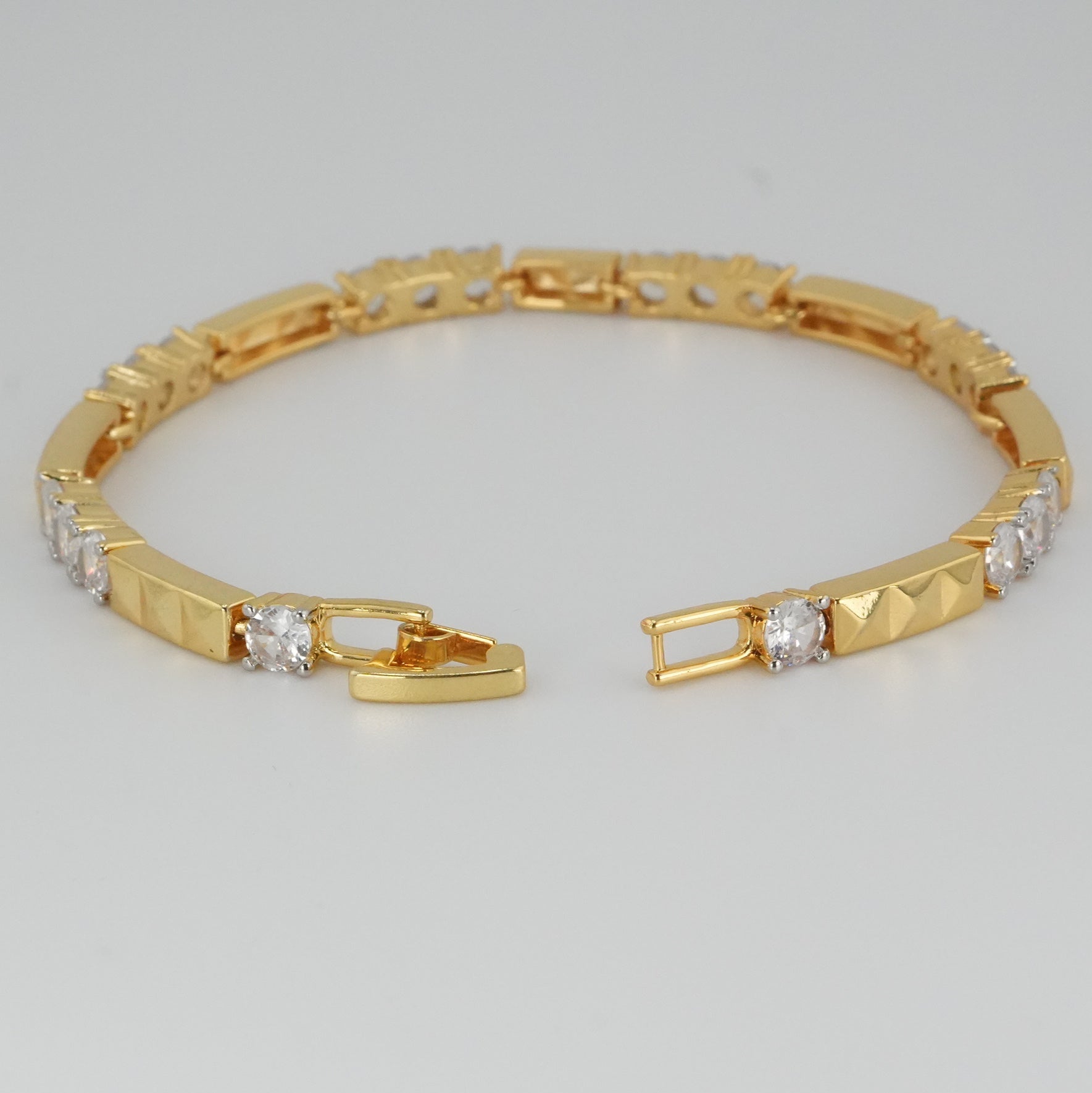 Golden Gleam Link Bracelet
