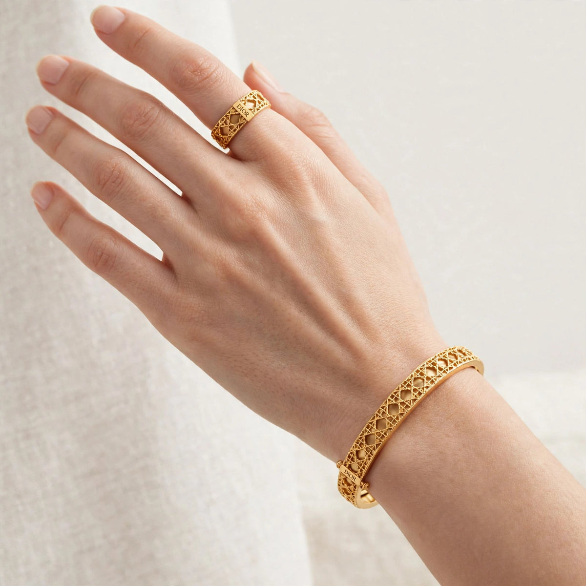 Aurelia Signature Bangle