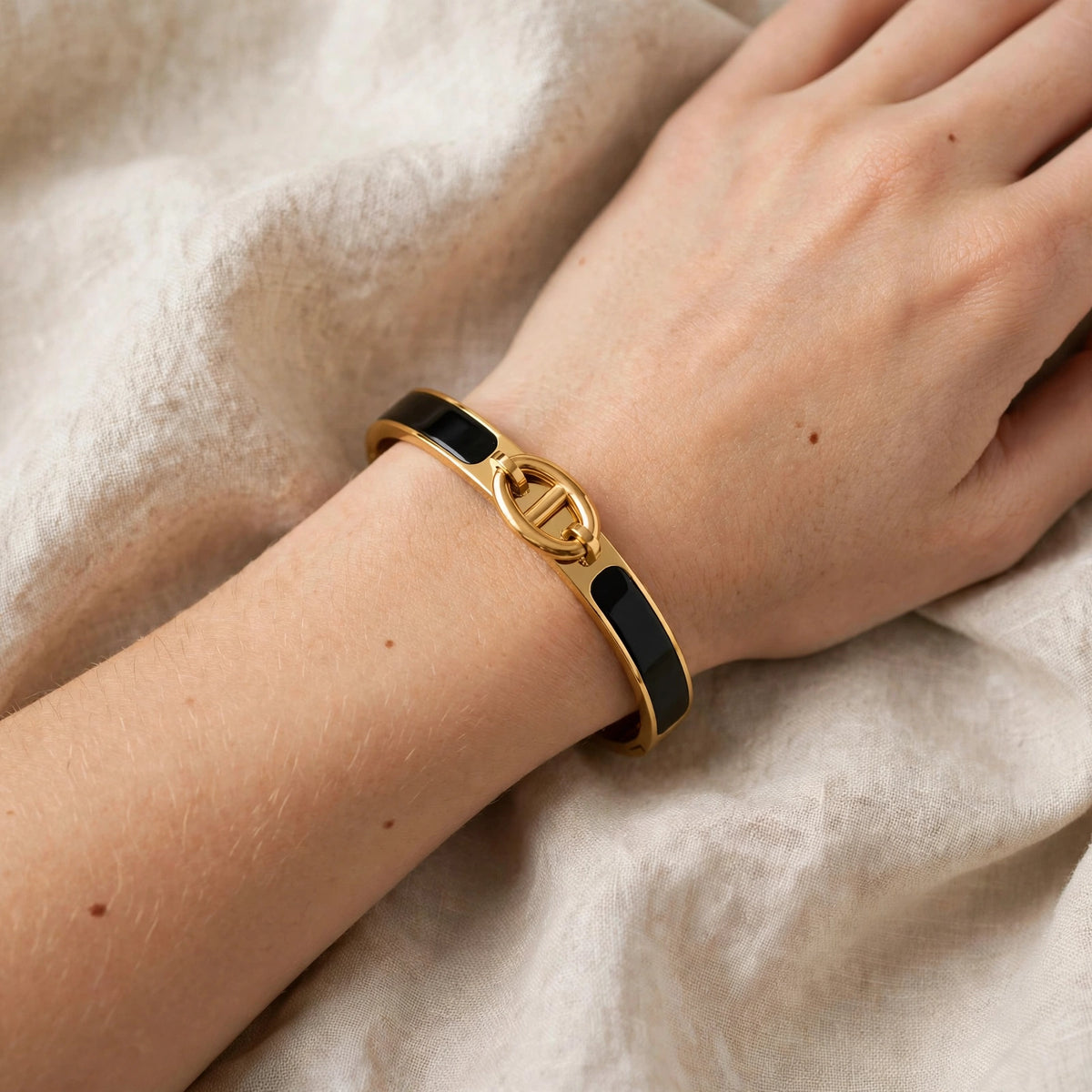 Élise Gold & Black Enamel Bangle