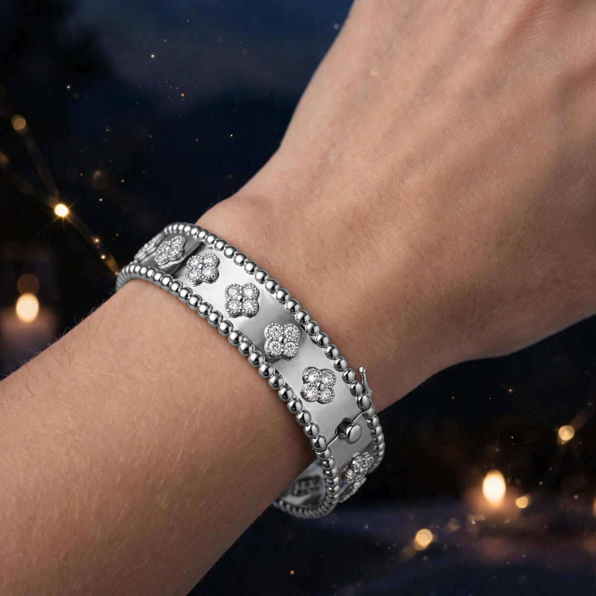 Celeste Clover Bangle – Silver