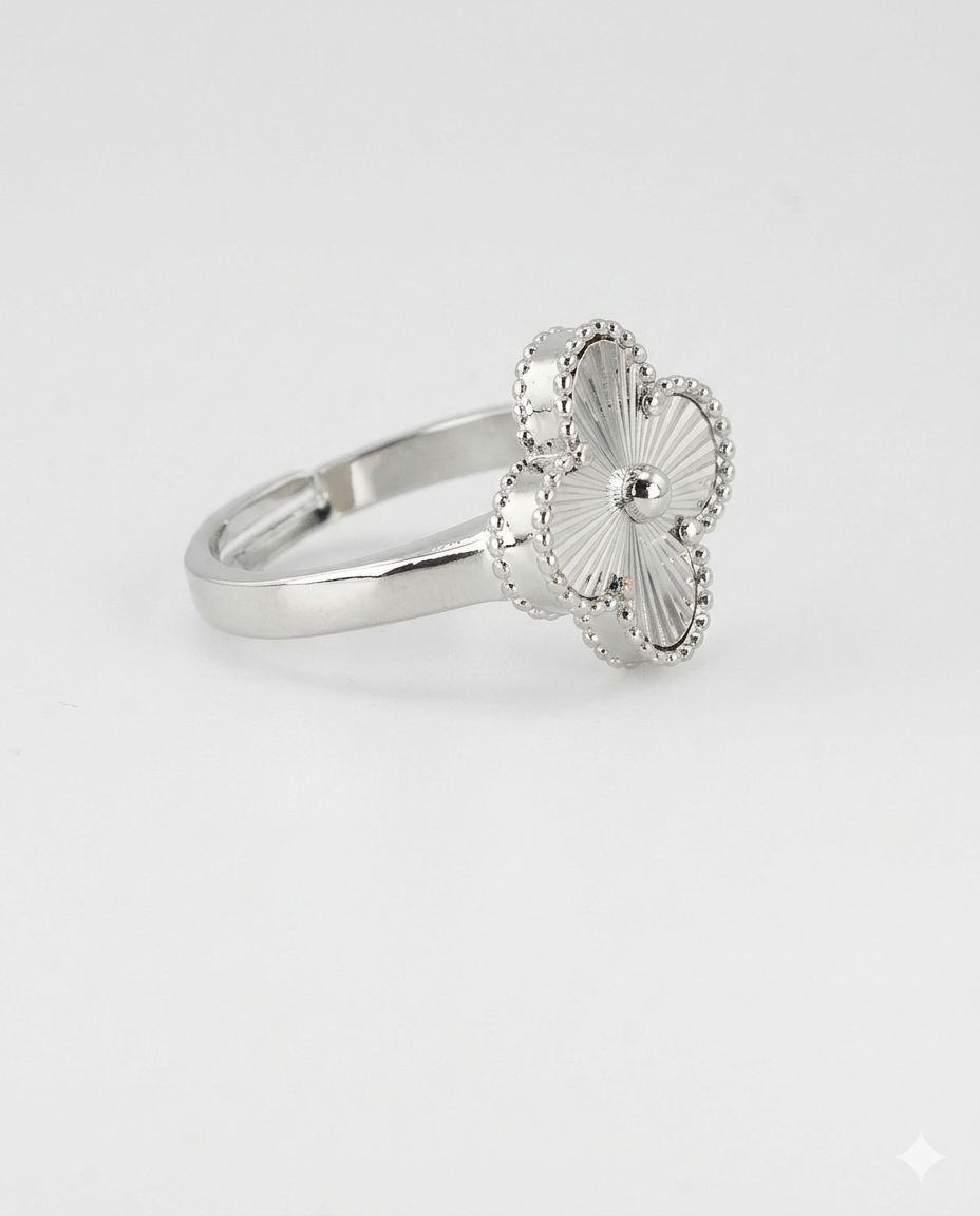 Lumière Clover Ring