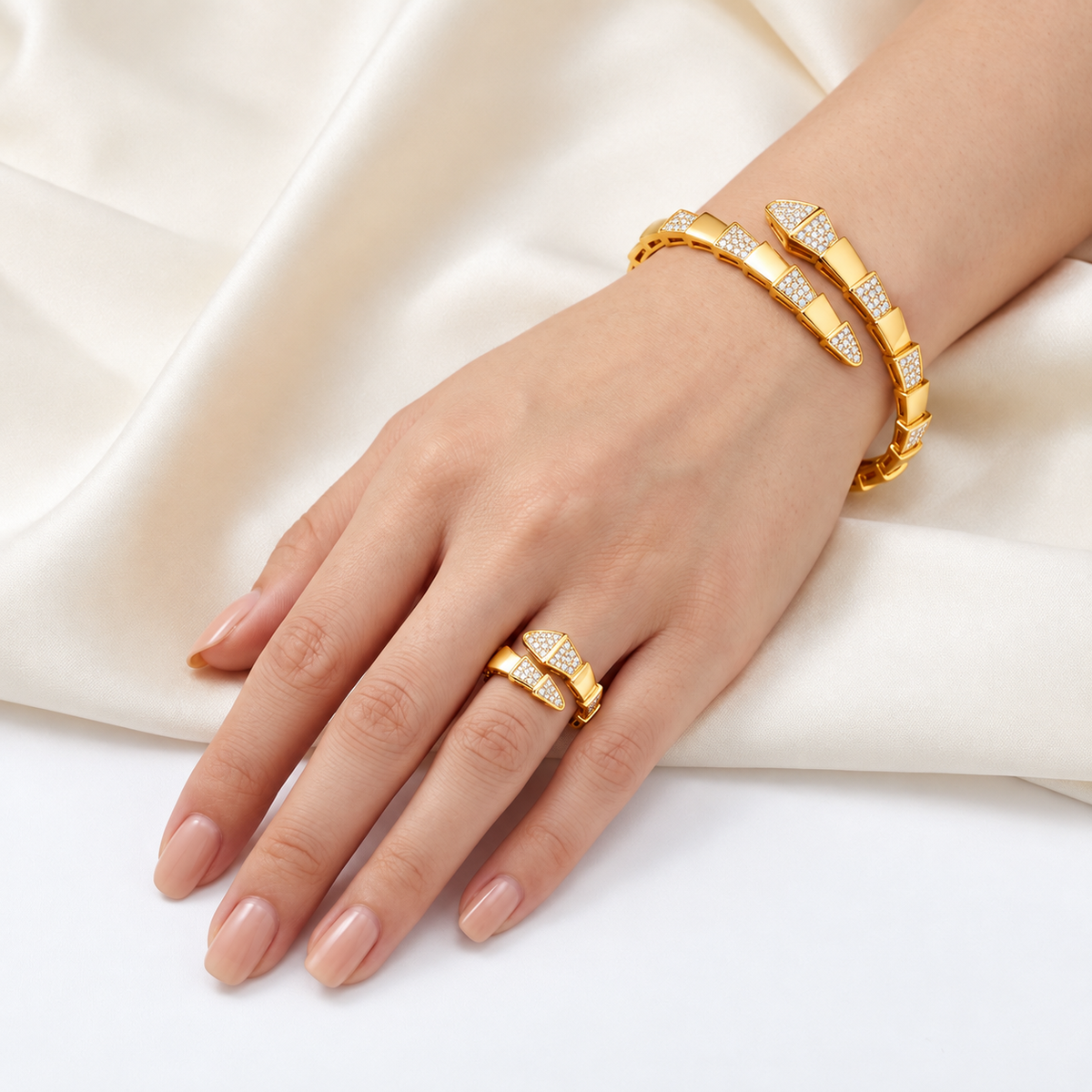 Éclat Zircon Hand Bracelet and ring